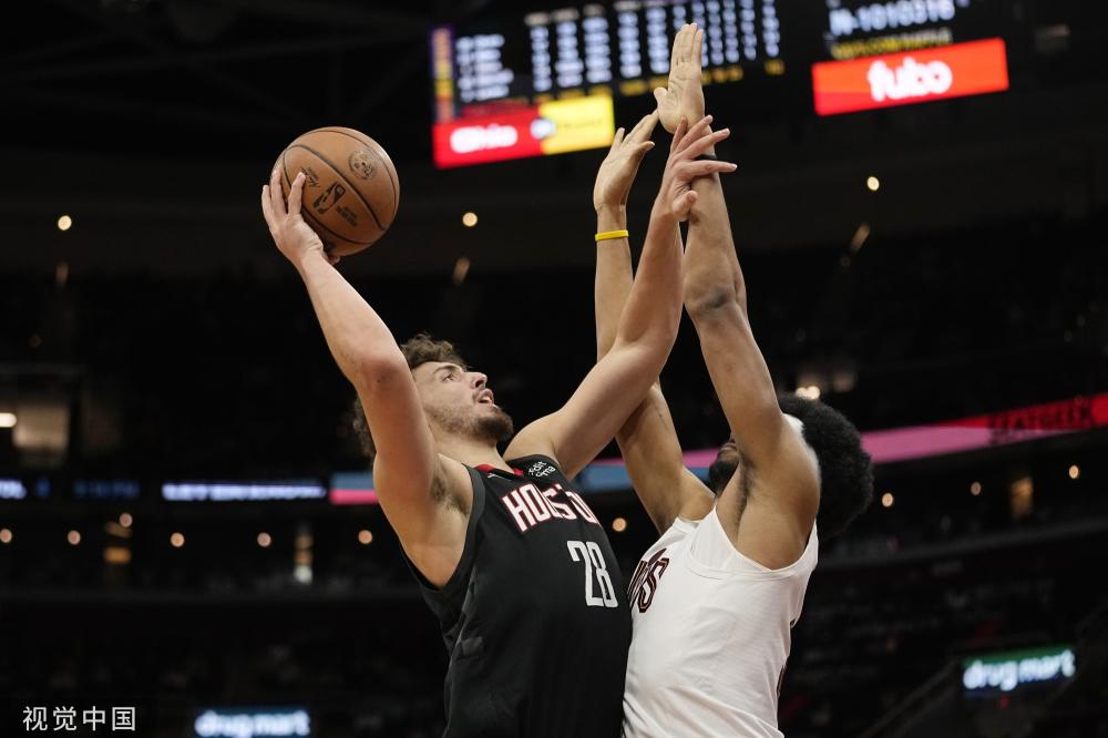 他在皮球到 他在皮球到