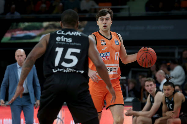 凭借身高臂 凭借身高臂